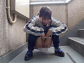 どこでもおしっこ！素人娘の大放尿40人 スロー再生でじっくり鑑賞できるマニア向け映像3　サンプル画像13